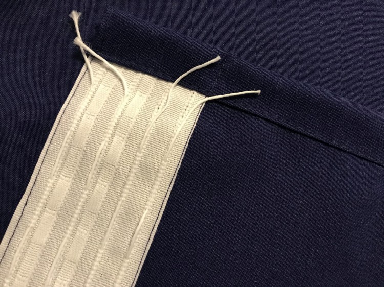 granatowy na tasmie.jpg